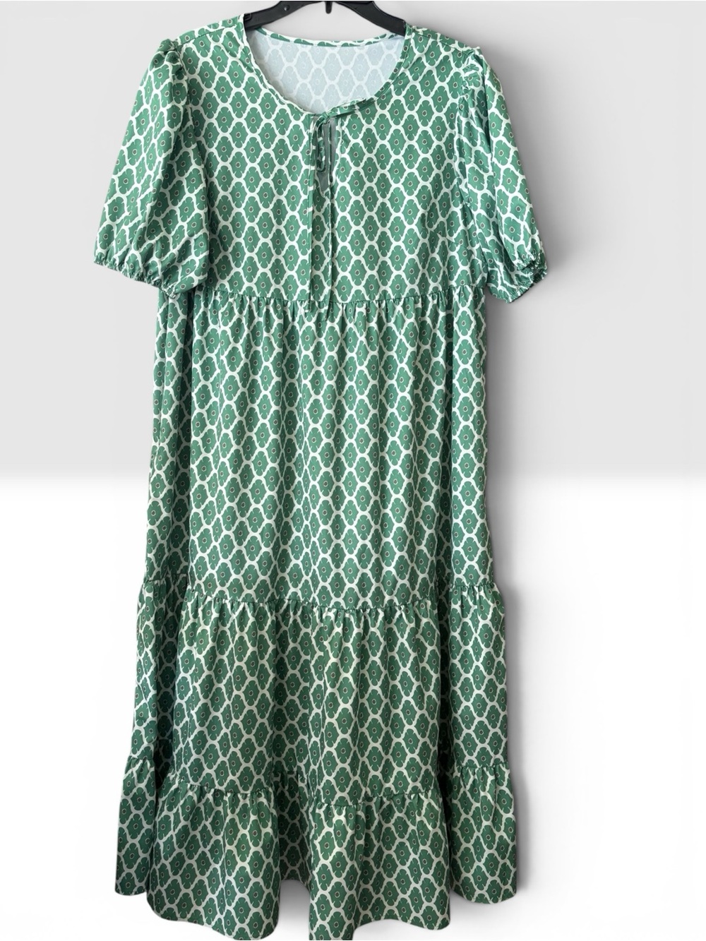 M/L green Geometric Tiered Midi Dress with Short Sleeves